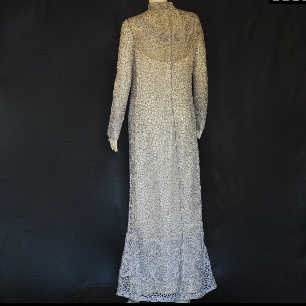 Roger Freres Paris 1970's Gown With An Elaborate Concentric Design - France - Picture 2 of 7